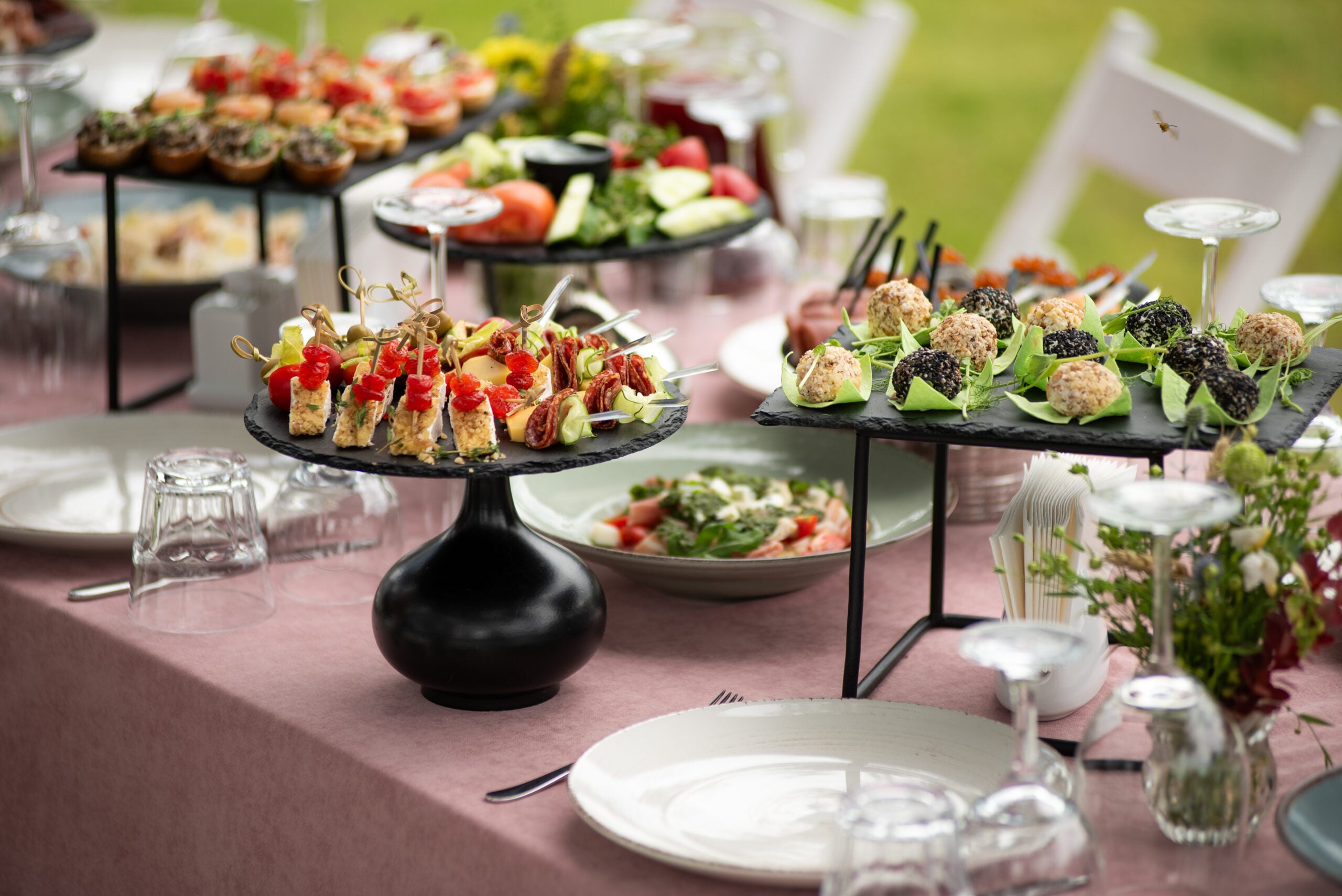 how long is food safe to sit out